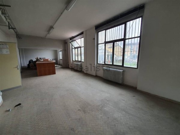 locale di sgombero in vendita a Rufina