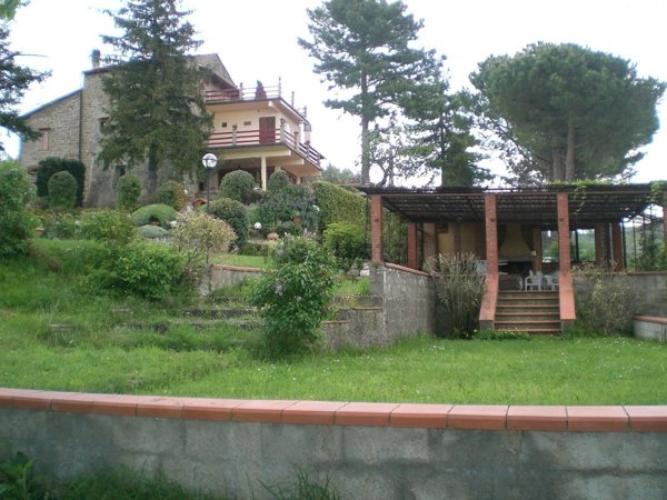 casa indipendente in vendita a Rufina in zona Falgano