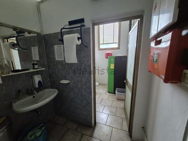 locale di sgombero in vendita a Rufina in zona Scopeti