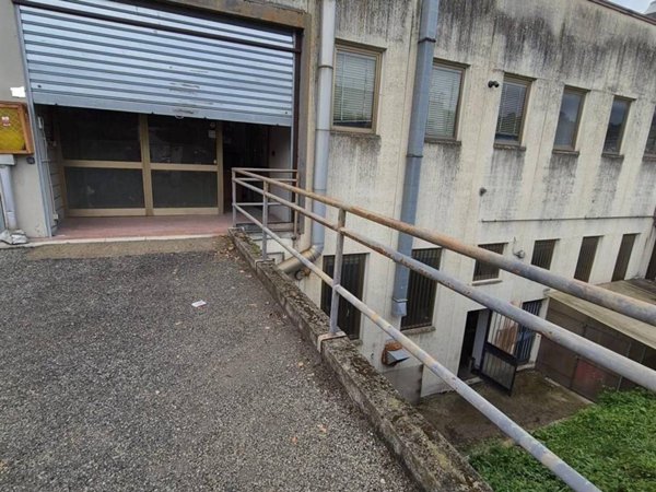 locale commerciale in vendita a Rufina in zona Scopeti