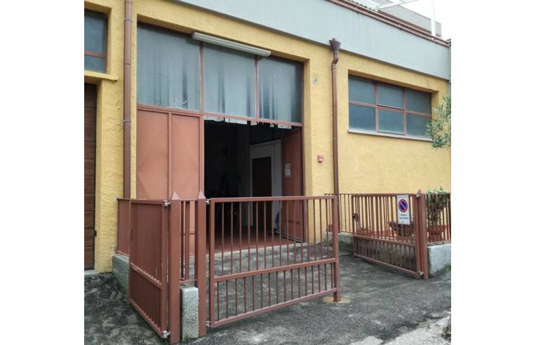 locale commerciale in vendita a Rufina