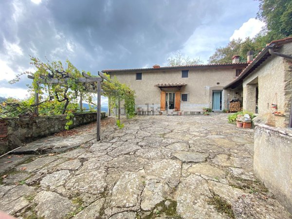 casa indipendente in vendita a Rufina in zona Falgano