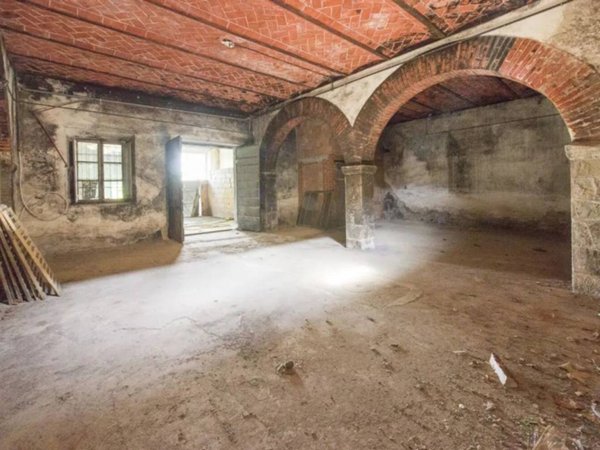 locale commerciale in vendita a Rufina