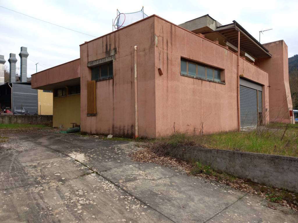 locale commerciale in vendita a Rufina