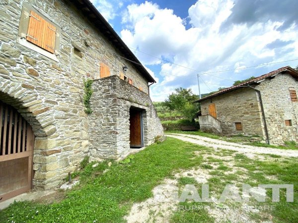 casa indipendente in vendita a Rufina in zona Turicchi