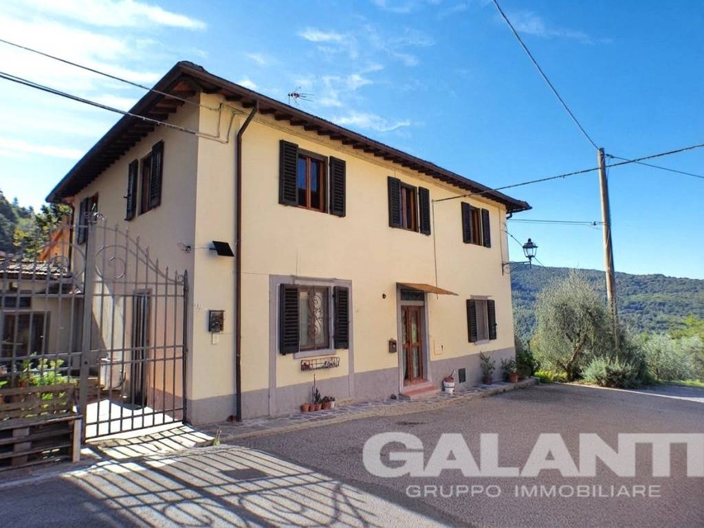 casa indipendente in vendita a Rufina in zona Pomino