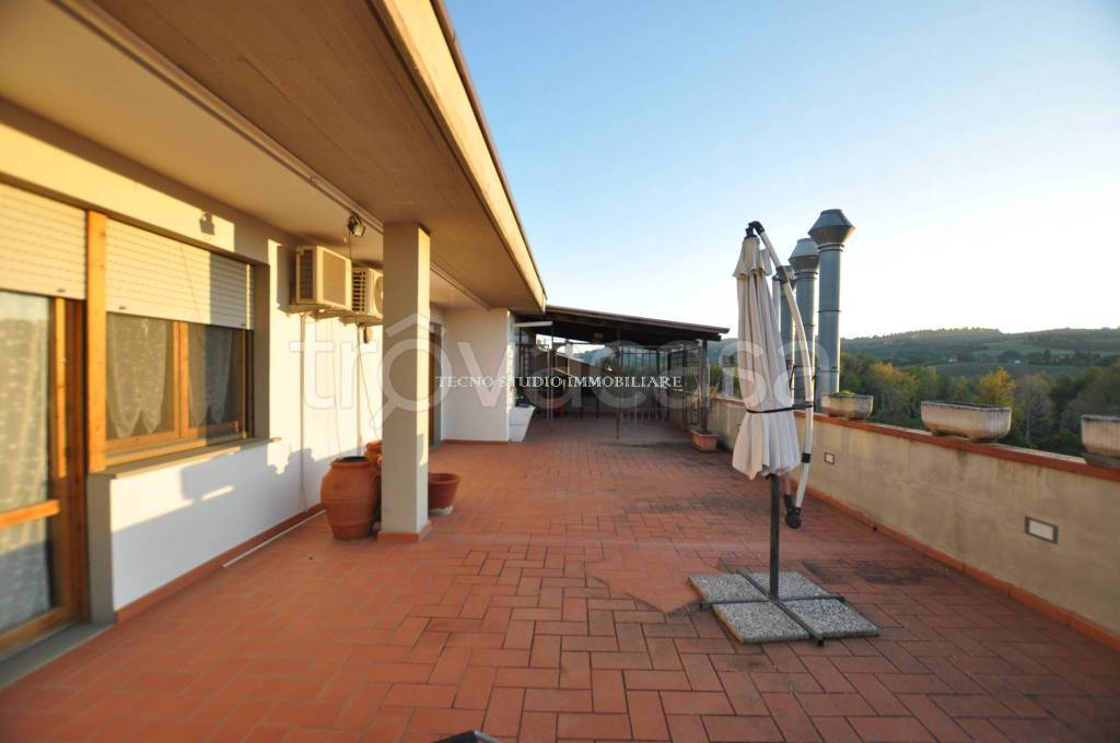 locale di sgombero in vendita a San Casciano in Val di Pesa in zona Cerbaia