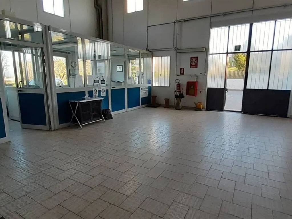 locale commerciale in vendita a San Casciano in Val di Pesa