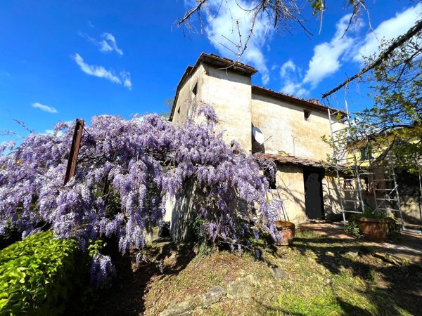 quadrivano a San Casciano in Val di Pesa in zona Mercatale in Val di Pesa