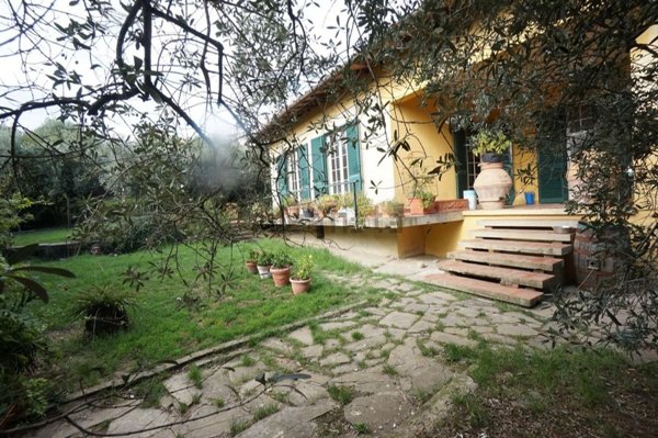 esavano in vendita a San Casciano in Val di Pesa