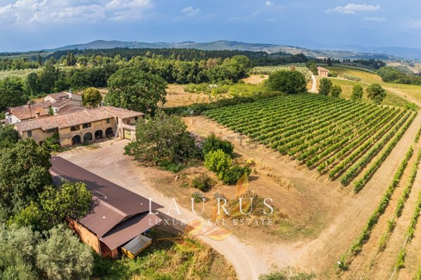 quadrivano a San Casciano in Val di Pesa in zona Mercatale in Val di Pesa