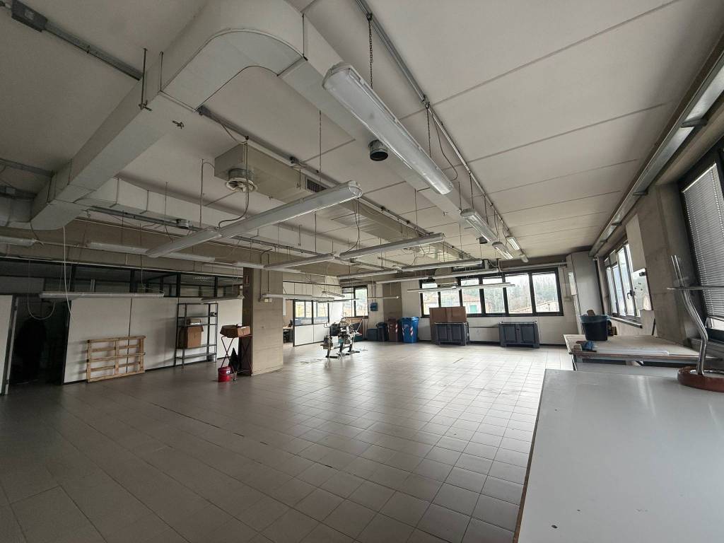 locale commerciale in vendita a Scandicci