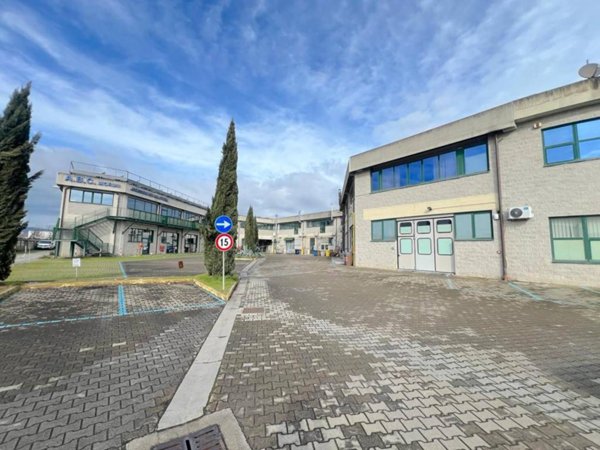 locale commerciale in vendita a Scandicci in zona San Colombano