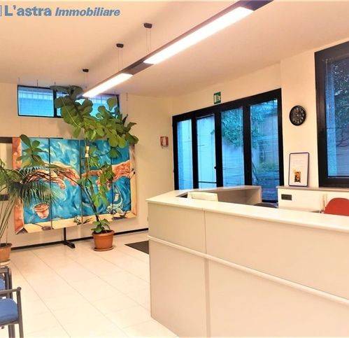 ufficio in vendita a Scandicci in zona Casellina