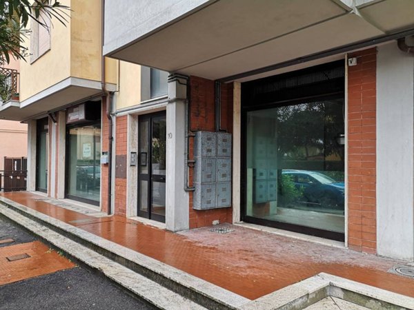 negozio in vendita a Scandicci in zona Casellina