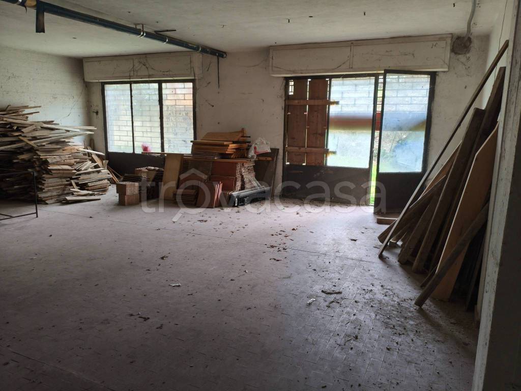 locale commerciale in vendita a Scandicci in zona San Giusto