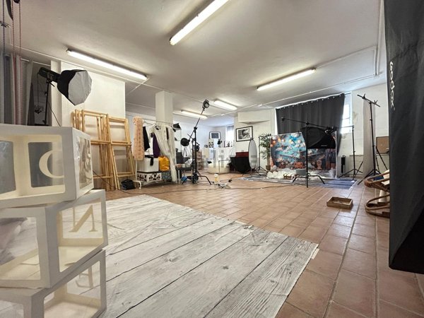 locale commerciale in vendita a Scandicci