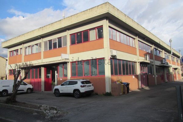 capannone in vendita a Scandicci