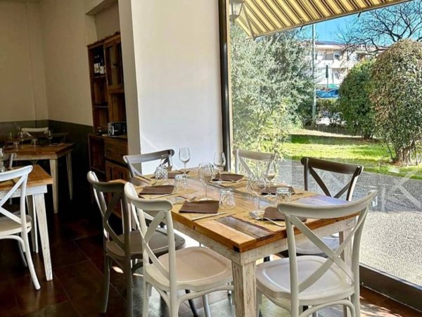 negozio in vendita a Scandicci in zona Badia a Settimo