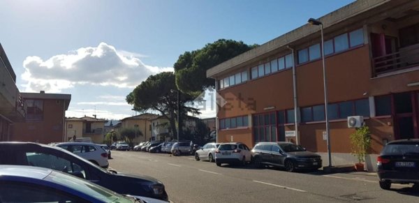 locale commerciale in vendita a Scandicci