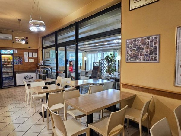 negozio in vendita a Scandicci in zona Casellina