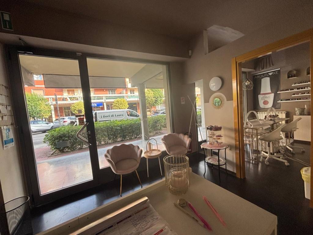 negozio in vendita a Scandicci