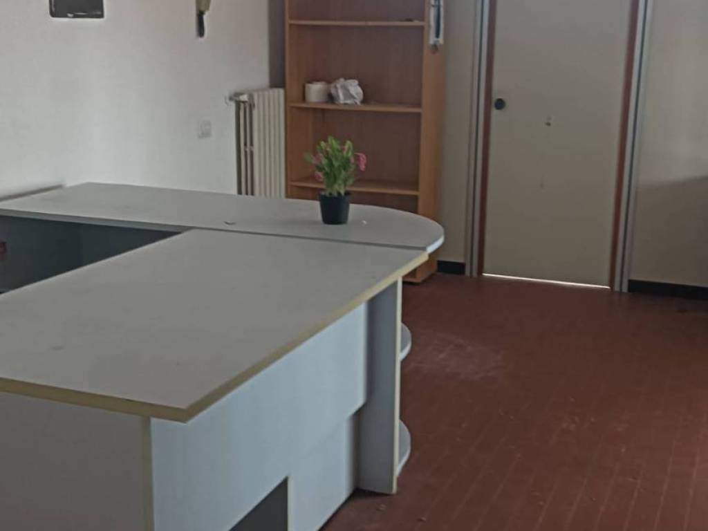 negozio in vendita a Scandicci in zona Casellina