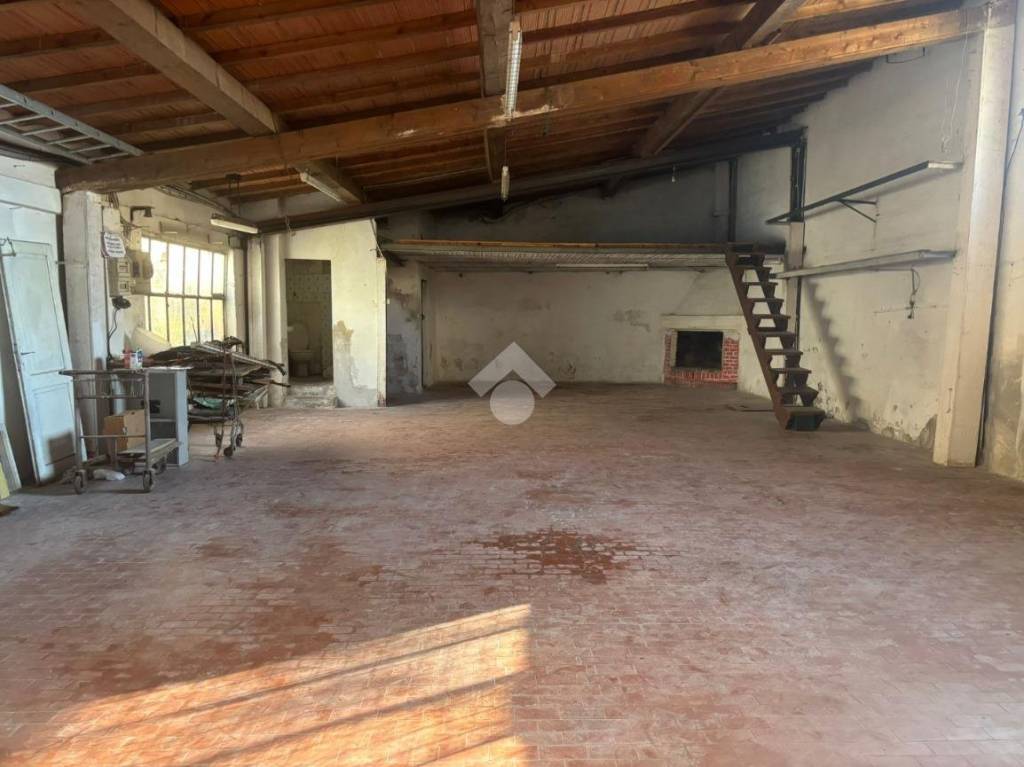 locale commerciale in vendita a Scandicci