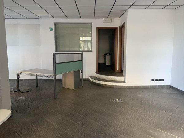 negozio in vendita a Scandicci in zona Casellina