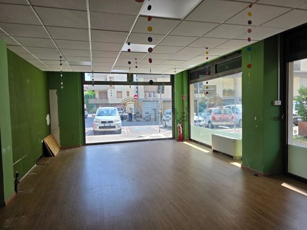 locale commerciale in vendita a Scandicci