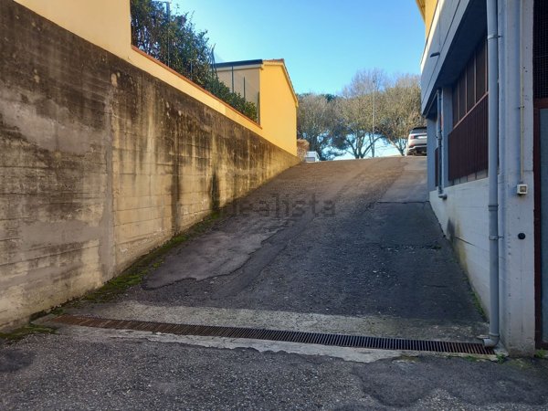 locale di sgombero in vendita a Scandicci