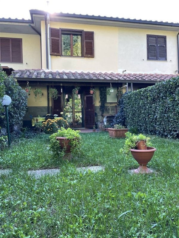 casa indipendente in vendita a Scandicci in zona San Vincenzo a Torri