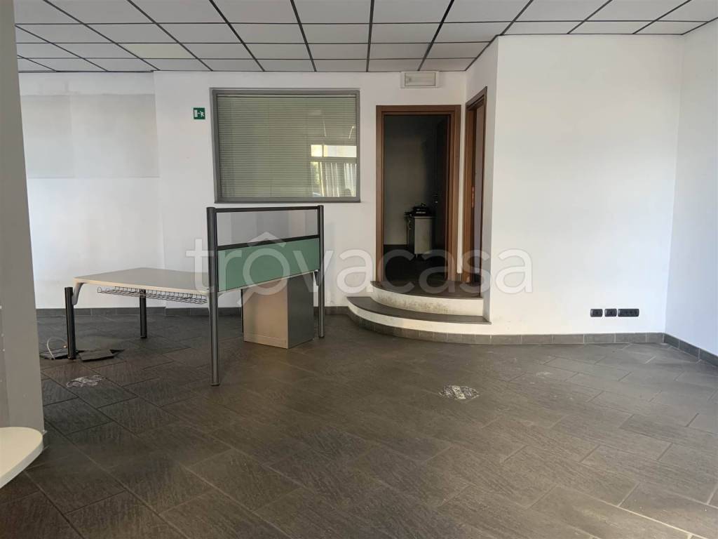 negozio in vendita a Scandicci in zona Casellina