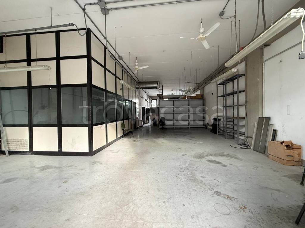 locale commerciale in vendita a Scandicci