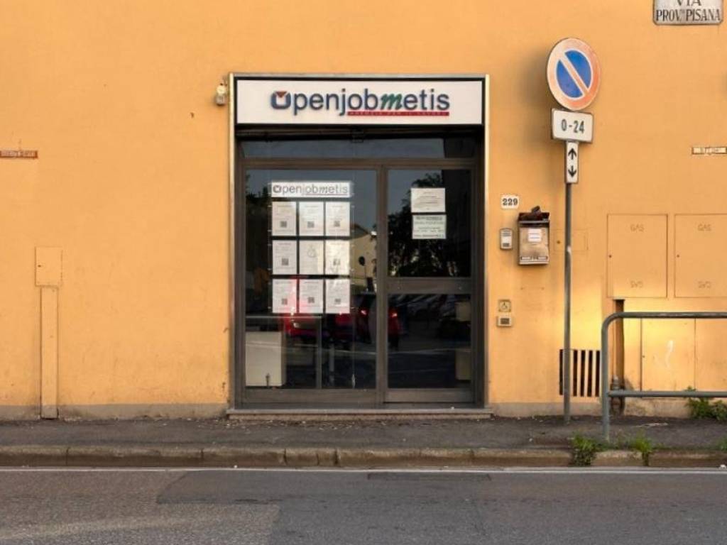 negozio in vendita a Scandicci in zona Casellina