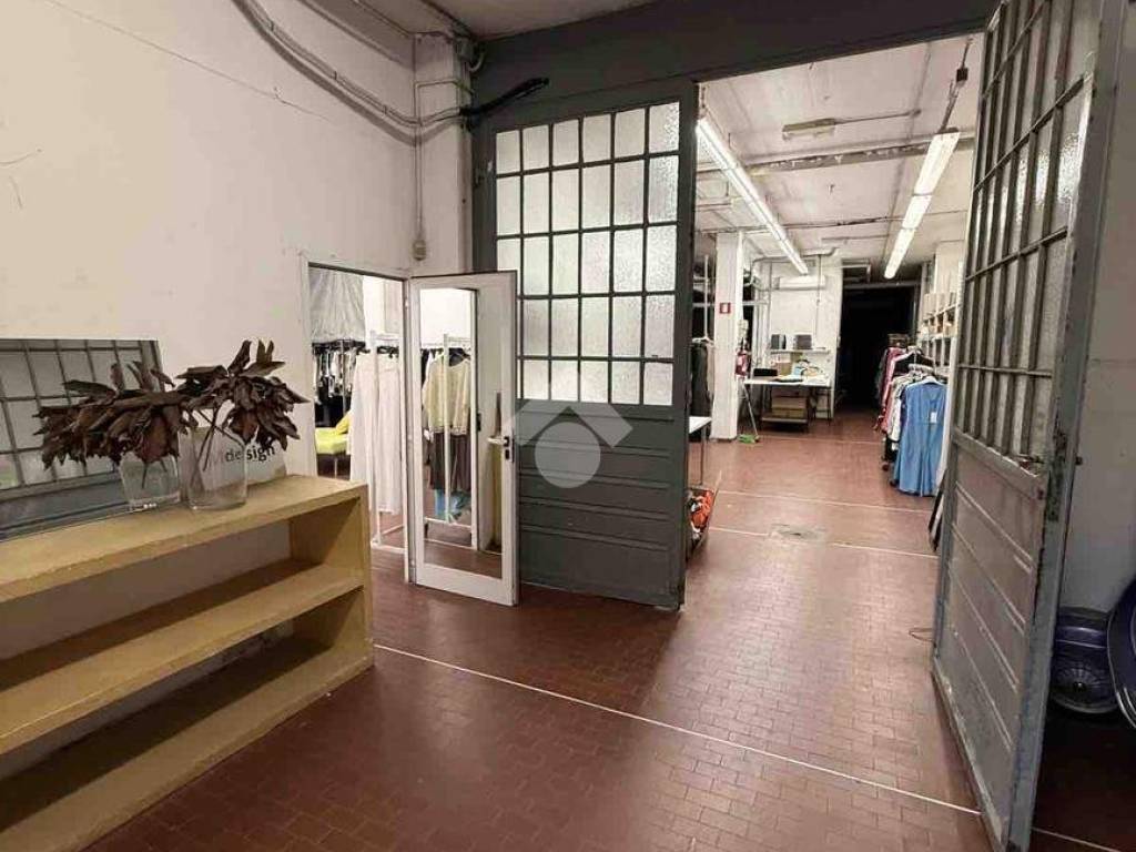 locale commerciale in vendita a Scandicci in zona Casellina