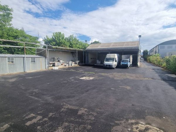 locale commerciale in vendita a Scandicci