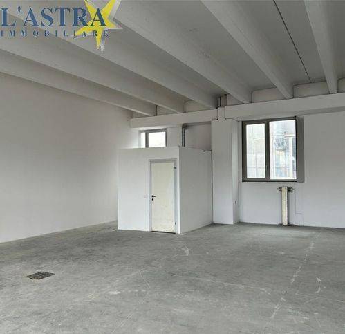 locale commerciale in vendita a Scandicci in zona Casellina