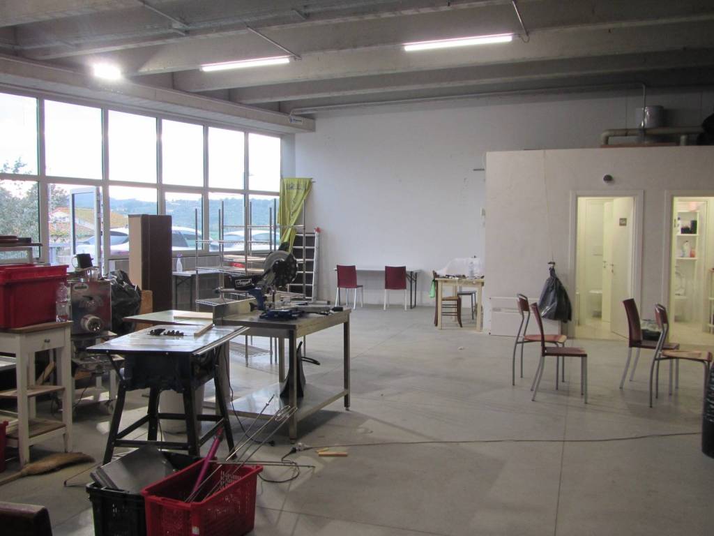 locale commerciale in vendita a Scandicci