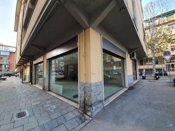 negozio in vendita a Scandicci in zona San Giusto