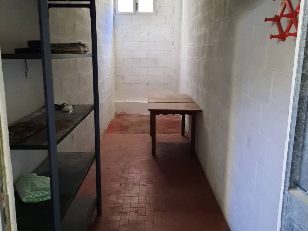 locale commerciale in vendita a Scandicci in zona Casellina