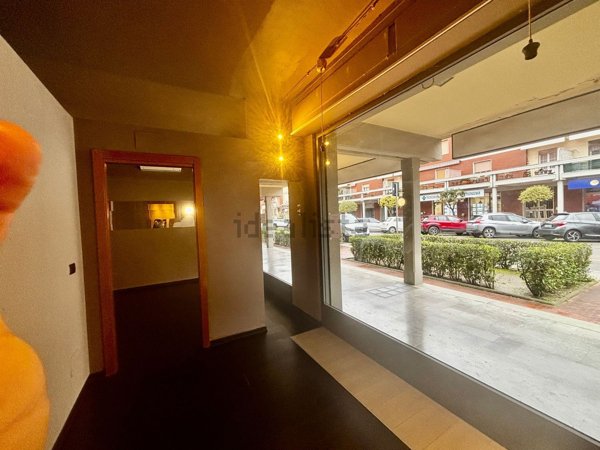 locale commerciale in vendita a Scandicci