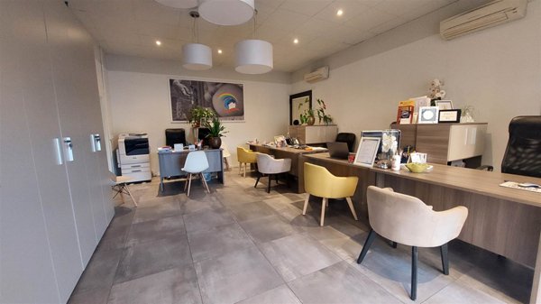 negozio in vendita a Scandicci