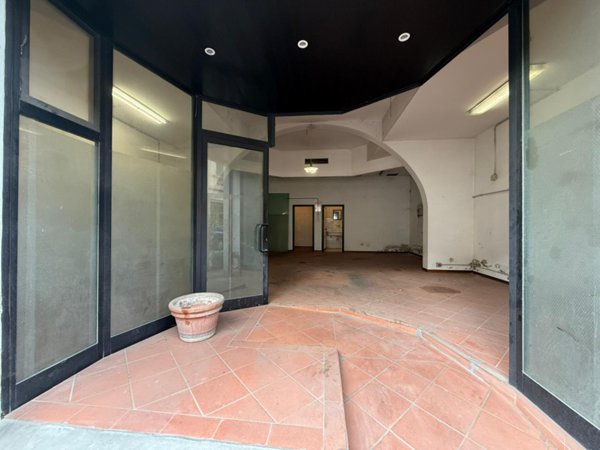 negozio in vendita a Scandicci in zona Badia a Settimo