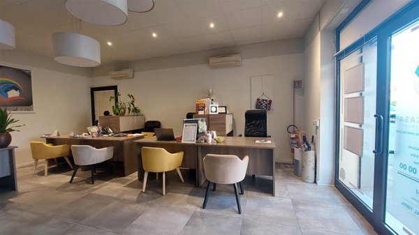 negozio in vendita a Scandicci