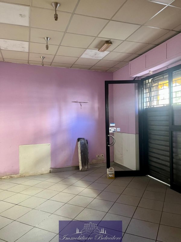 locale commerciale in vendita a Scandicci