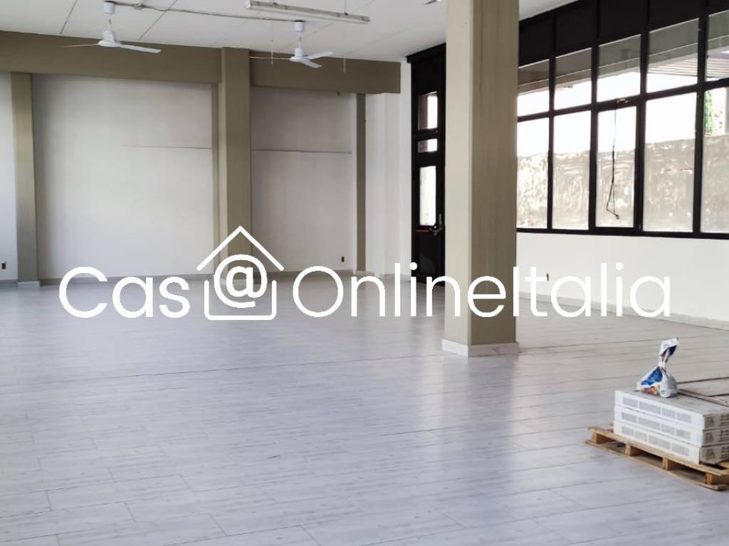 locale commerciale in vendita a Scandicci