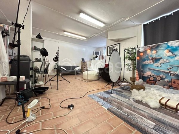 locale commerciale in vendita a Scandicci