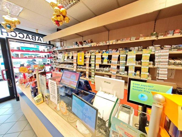 negozio in vendita a Scandicci