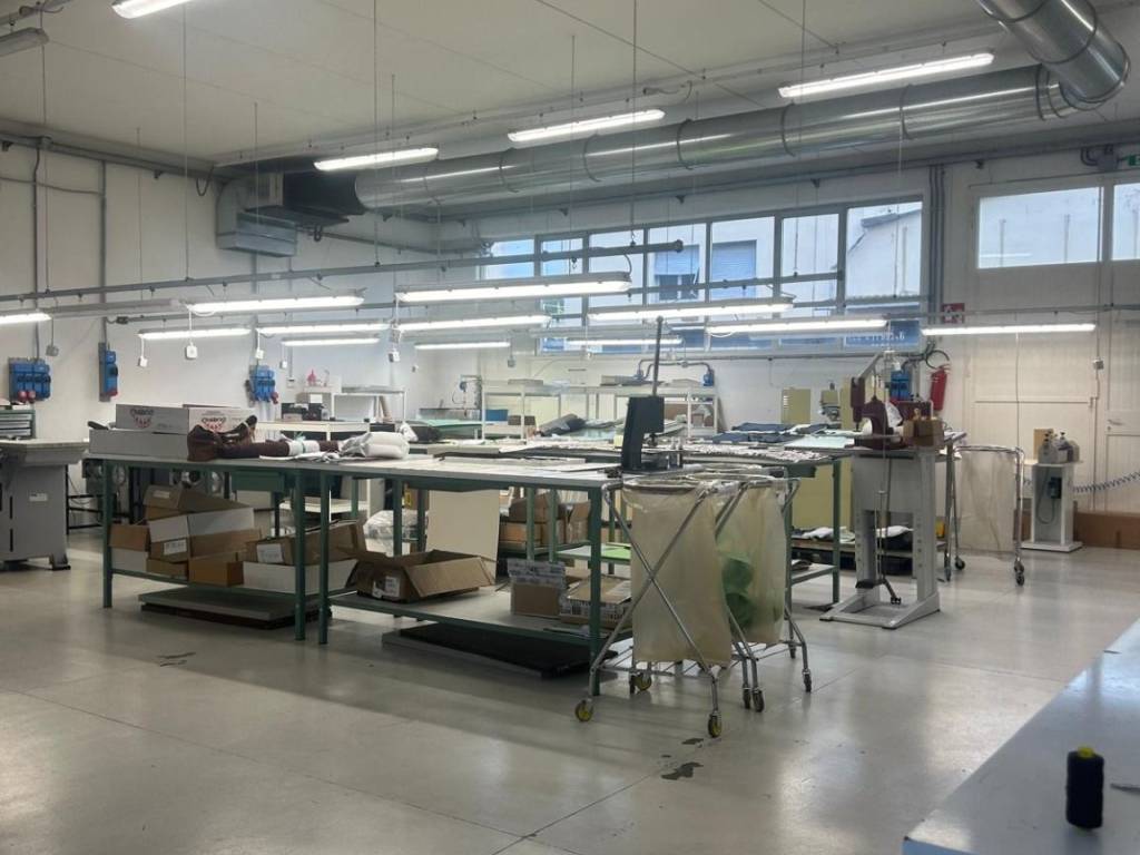 locale commerciale in vendita a Scandicci